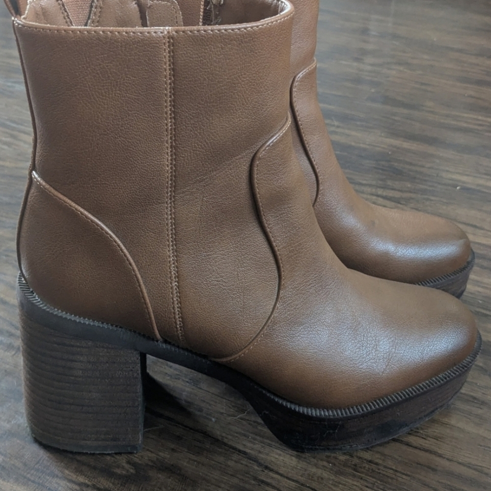 House Of Harlow 1960 Festival Platform Boots Size 8.5